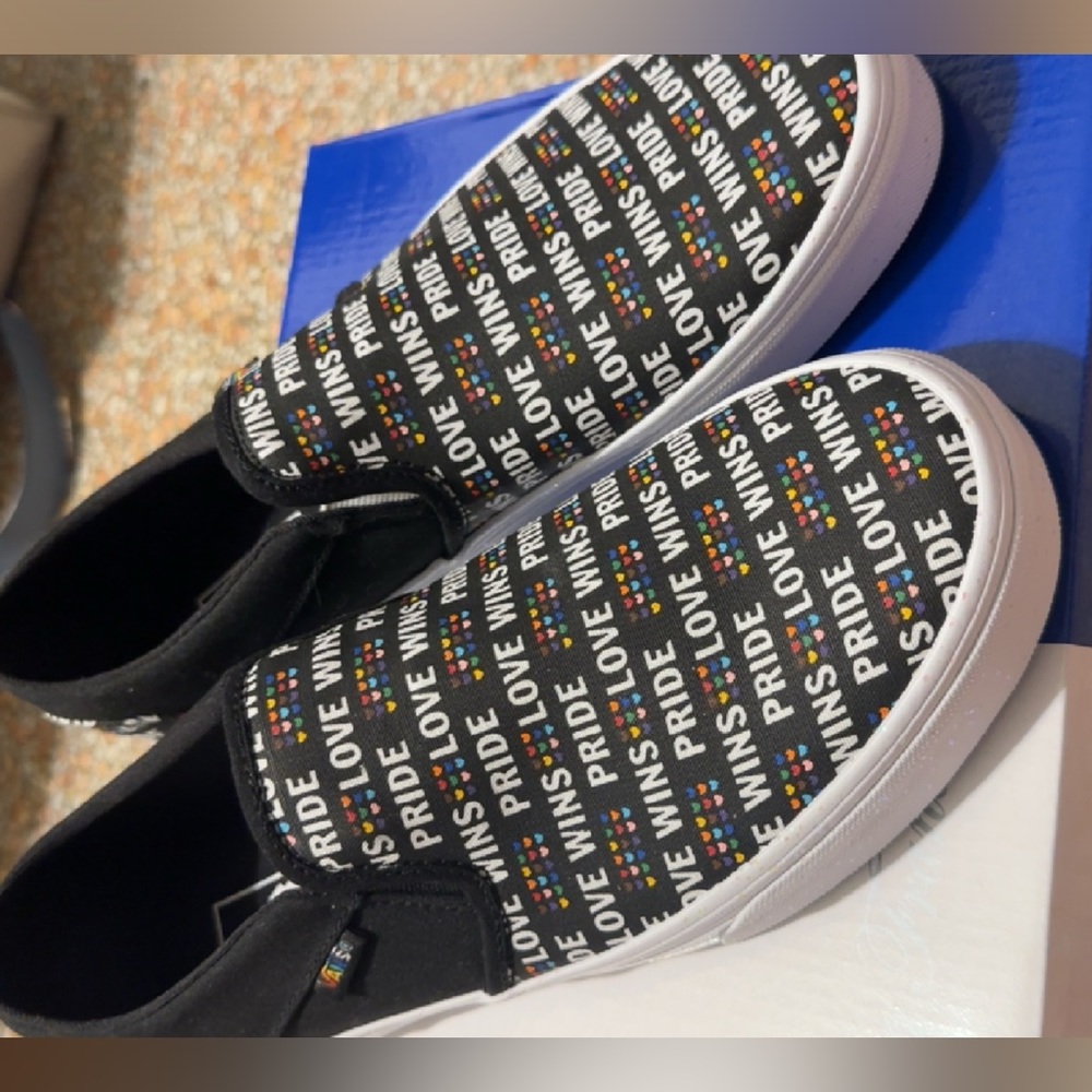 Vans Pride Size 11 - Never Worn - ‘Love Wins’